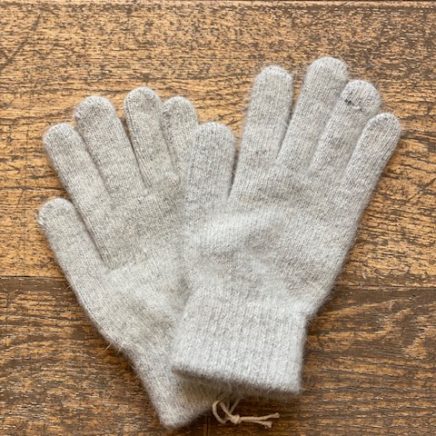 paire de gants de couleur grise, taille adulte